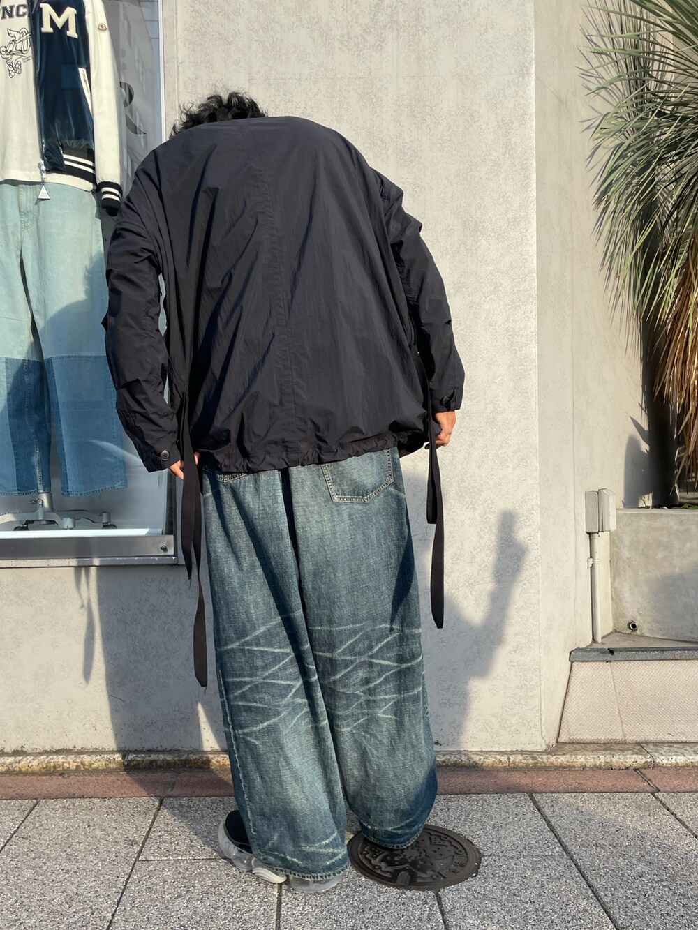 「春服デビュー宣言、カジュアルコーデ、大人コーデ、きれいめカジュアル、シンプルコーデ、春服コーデ、カジュアル、春コーデ、休日スタイル、ビッグシルエット、オトナカジュアル、BED J.W. FORD、Maison MIHARA YASUHIRO、grounds、ROYAL FLASH」｜「BED J.W. FORDのアイテム（ジャケット/アウター、ブラック系）」を使った、FUYUTOさん（メンズ・179cm）の春コーディネートの2枚目の写真