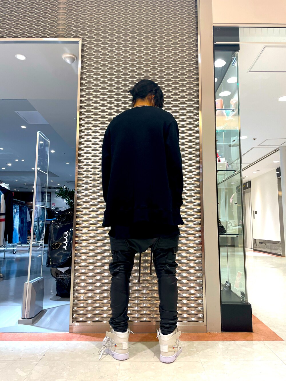 「カジュアルコーデ、きれいめカジュアル、レイヤードスタイル、ストリートコーデ、オーバーサイズ、シンプル、ワントーンコーデ、ブラック、オールブラック、サルエルパンツ、ロイヤルフラッシュ、ROYAL FLASH、afartefact、おしゃれさんと繋がりたい、いいね、save、フォローお願いします🤑」｜「ROYAL FLASHのA.F ARTEFACT/エーエフ・アーティファクト/Layered Zip Pullover（ニット/セーター、ブラック系）」を使った、FUYUTOさん（メンズ・179cm）の冬コーディネートの3枚目の写真