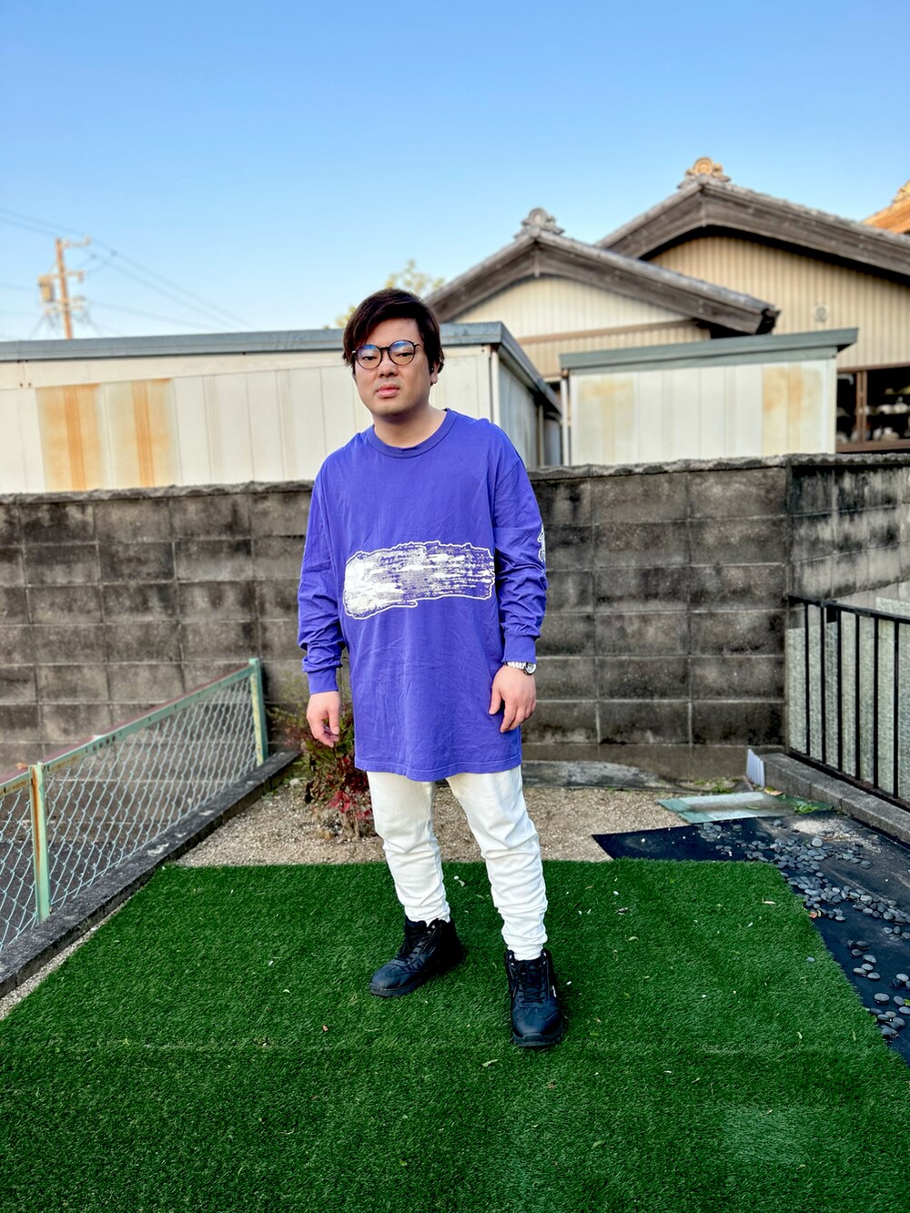 「Rocky Monroeのアイテム（スウェットパンツ、ホワイト系）」を使った、osamu0501さん（メンズ・165cm）の春コーディネートの2枚目の写真