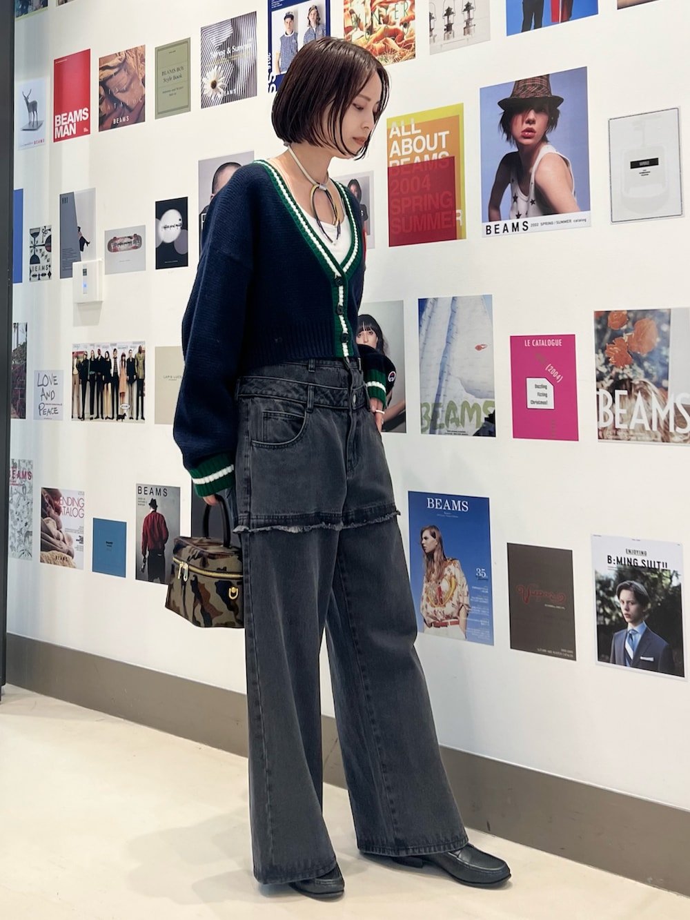 「オトナカジュアル、きれいめカジュアル、ラフコーデ、オトナカワイイ、デニム、デニムコーデ」｜「Ray BEAMSのChampion / 別注 ニット カーディガン（カーディガン/ボレロ、ブルー系）」を使った、AOIさん（レディース・162cm）の秋コーディネートの2枚目の写真