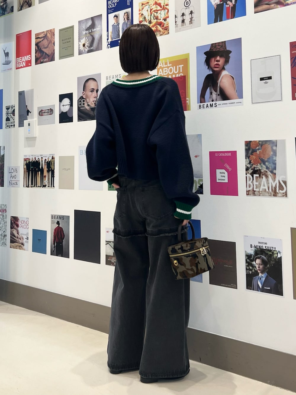 「オトナカジュアル、きれいめカジュアル、ラフコーデ、オトナカワイイ、デニム、デニムコーデ」｜「Ray BEAMSのChampion / 別注 ニット カーディガン（カーディガン/ボレロ、ブルー系）」を使った、AOIさん（レディース・162cm）の秋コーディネートの3枚目の写真