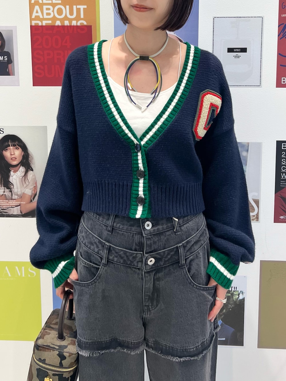 「オトナカジュアル、きれいめカジュアル、ラフコーデ、オトナカワイイ、デニム、デニムコーデ」｜「Ray BEAMSのChampion / 別注 ニット カーディガン（カーディガン/ボレロ、ブルー系）」を使った、AOIさん（レディース・162cm）の秋コーディネートの4枚目の写真
