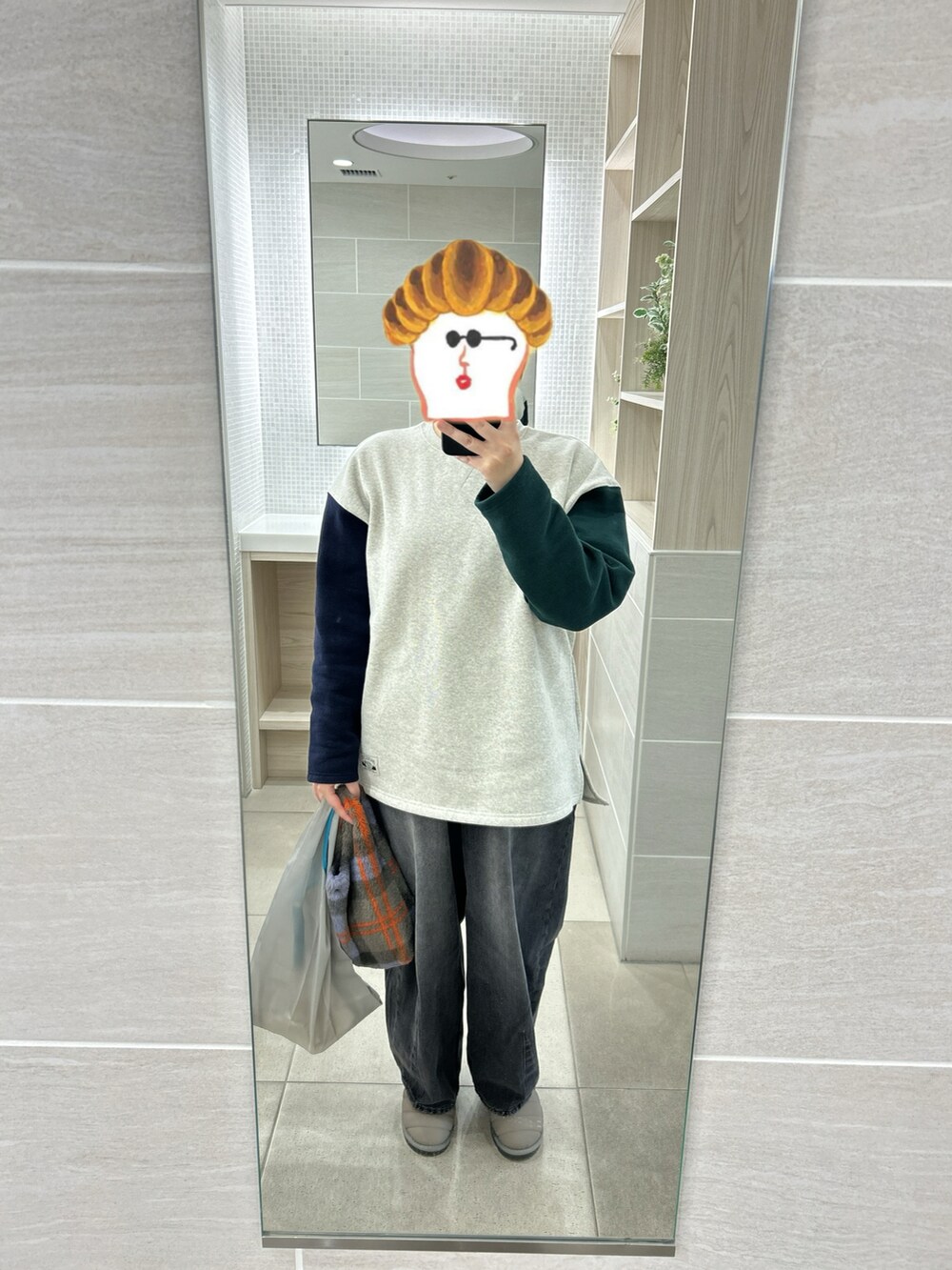 「outfit、coen、時間差投稿」｜「coenの【WEB限定】＜Parknik＞クレイジーパターンCVC裏起毛スウェット（スウェット、グレー系）」を使った、ねあ／Neaさん（レディース・158cm）の冬コーディネートの2枚目の写真