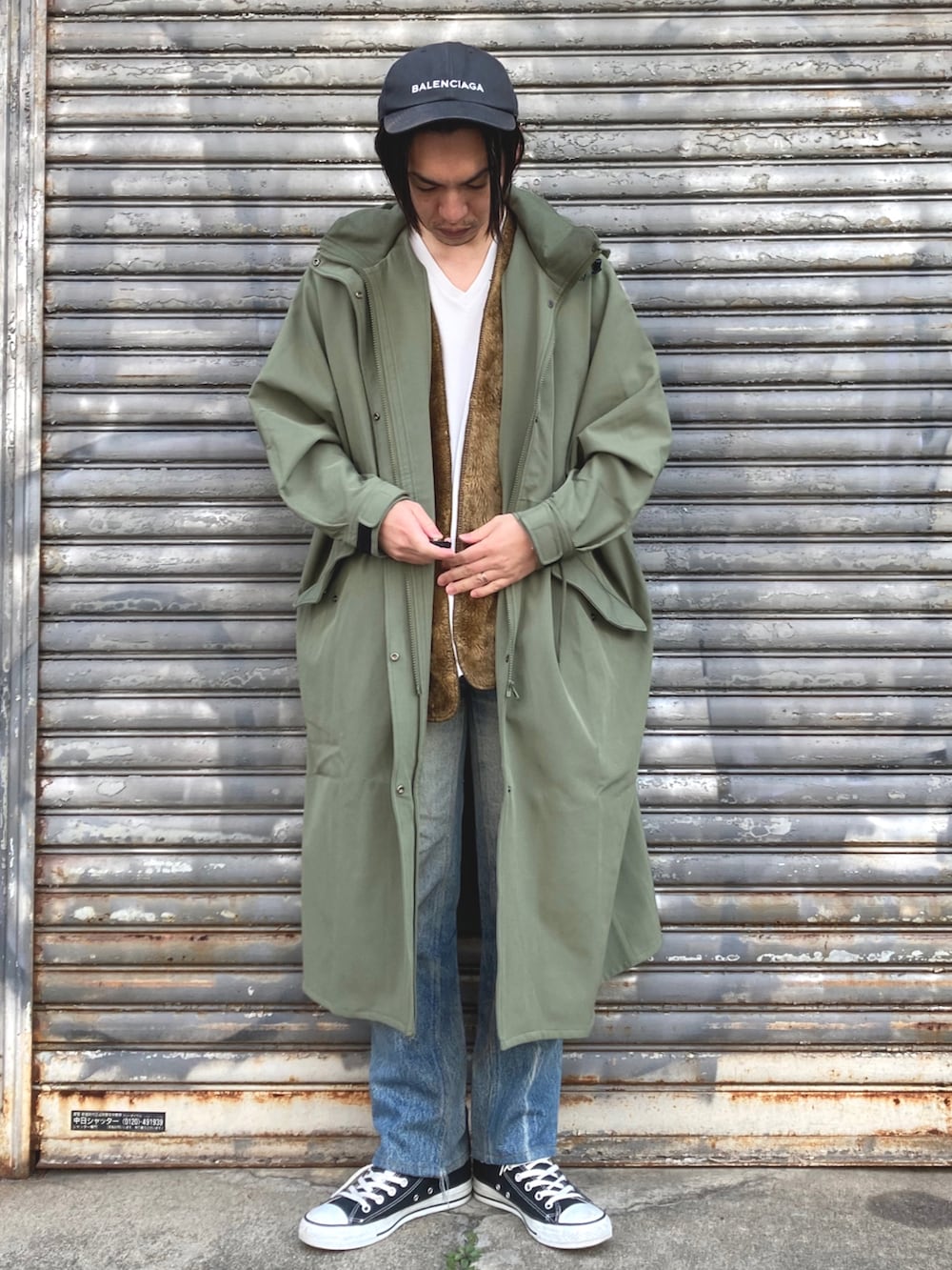 「Uiscel、ユイセル、SENSEOFPLACE、グリーン、古着、クリスマスに着たい服、古着MIX、barbour、冬コーデ、STOP 誹謗中傷、休日スタイル、ロングコート、ビッグシルエット、低身長、きれいめカジュアル」|「CONVERSE ALL STARのCONVERSE / ALL STAR J HI(スニーカー、ブラック系)」を使った、 松波 侑亮さん(メンズ・164cm)の冬コーディネートの2枚目の写真
