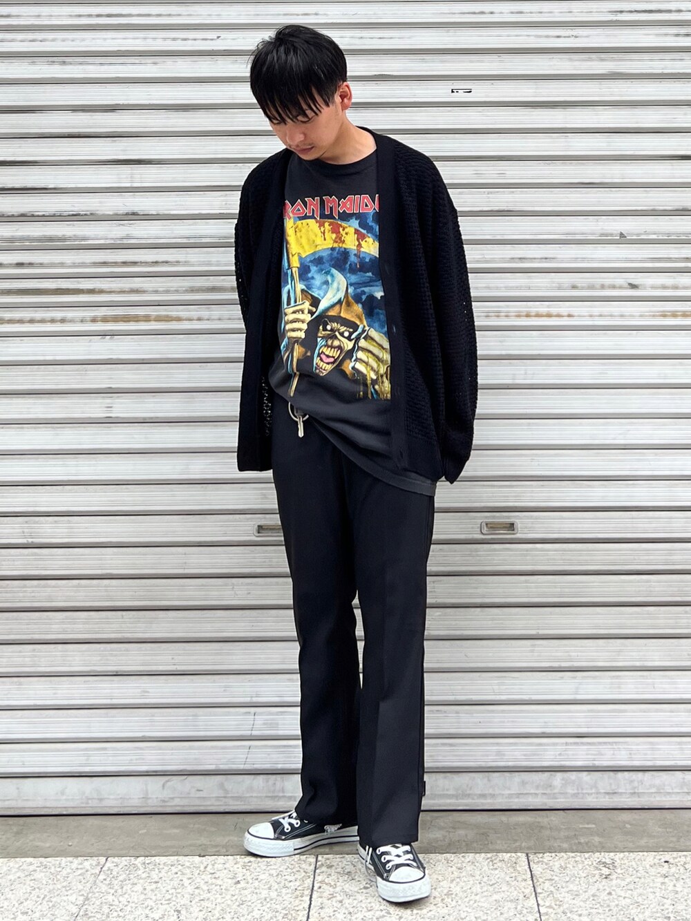 「フレディアンドグロスター、FREDY&GLOSTER、モノトーン、ブラックコーデ、古着、古着MIX、真夏のアクティブスタイル、ストリート、プチプラ、スラックス、フレアパンツ、大人カジュアル、秋服準備はじめました、シンプルコーデ、きれいめカジュアル」｜「GLOSTERの【GLOSTER/グロスター】クロシェライクカーディガン 透かし編みニット（カーディガン/ボレロ、ブラック系）」を使った、 松波 侑亮さん（メンズ・164cm）の夏コーディネートの3枚目の写真