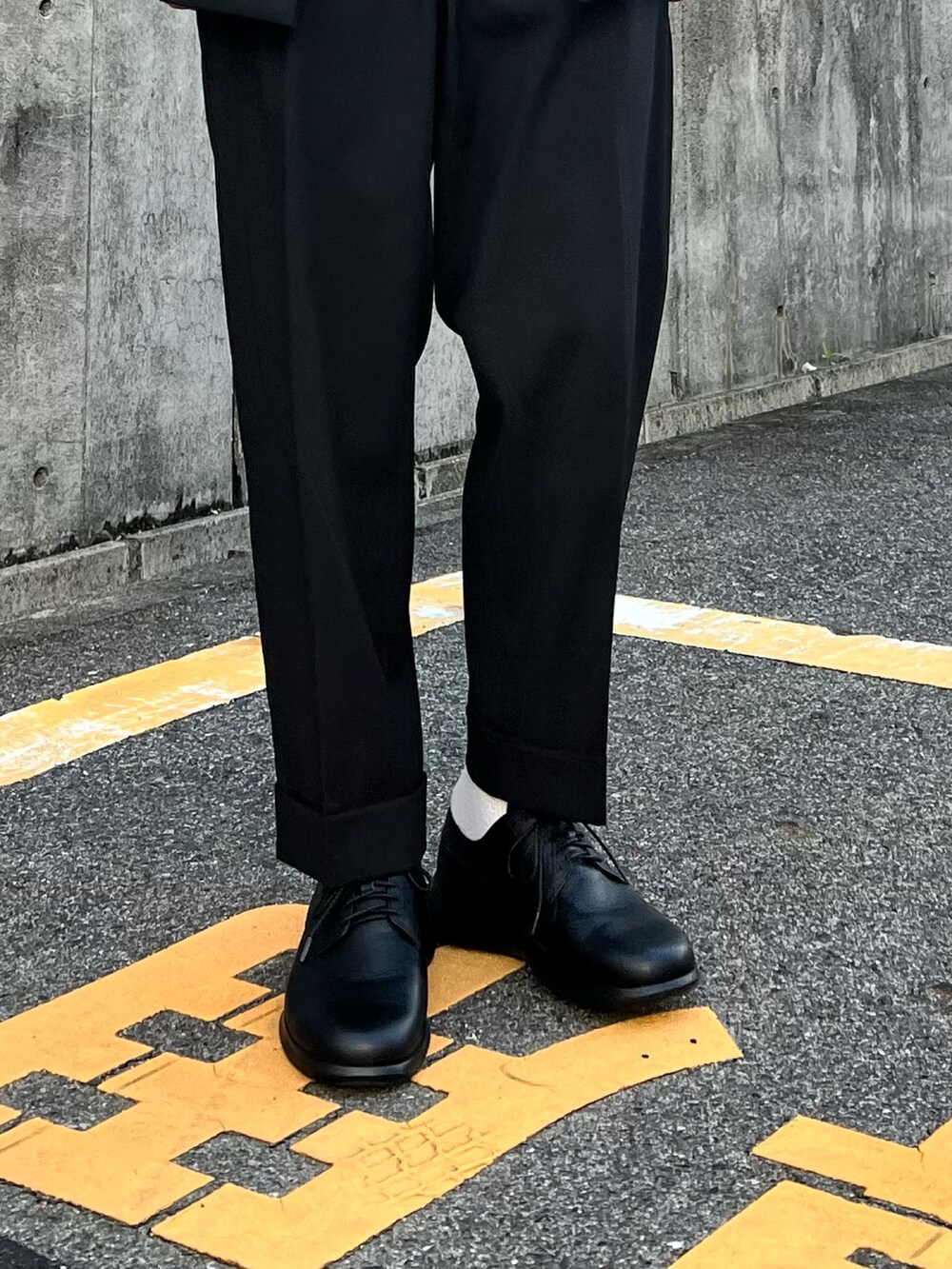 「sinobis、シノビス」｜「sinobisのアイテム（シューズ、ブラック系）」を使った、 松波 侑亮さん（メンズ・164cm）の春コーディネートの3枚目の写真