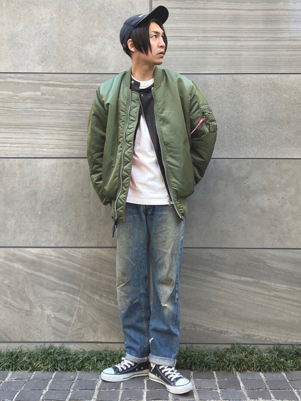 「クリスマスに着たい服、休日スタイル、ビックシルエット、ootd、MA-1、alpha、alphaindustries、古着、古着MIX、シンプルコーデ、マイベストコーデ2021、STOP 誹謗中傷、ミリタリー、きれいめカジュアル、おしゃれさんと繋がりたい」｜「ALPHAのMA-1 CORE TALL（MA-1、グリーン系）」を使った、 松波 侑亮さん（メンズ・164cm）の冬コーディネートの3枚目の写真