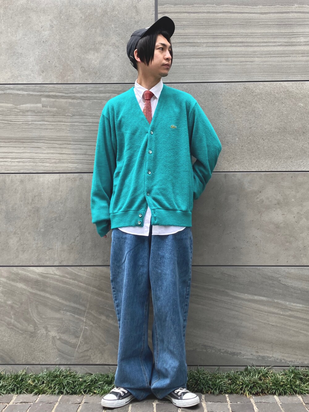 「カーディガン、プチプラ、古着MIX、古着、ootd、マイケルコース、キャップ、シンプルコーデ、休日スタイル、カラーニット、ニット、STOP 誹謗中傷、ネクタイ、低身長、オトナカジュアル」|「CONVERSE ALL STARのCONVERSE / ALL STAR J HI(スニーカー、ブラック系)」を使った、 松波 侑亮さん(メンズ・164cm)の冬コーディネートの2枚目の写真