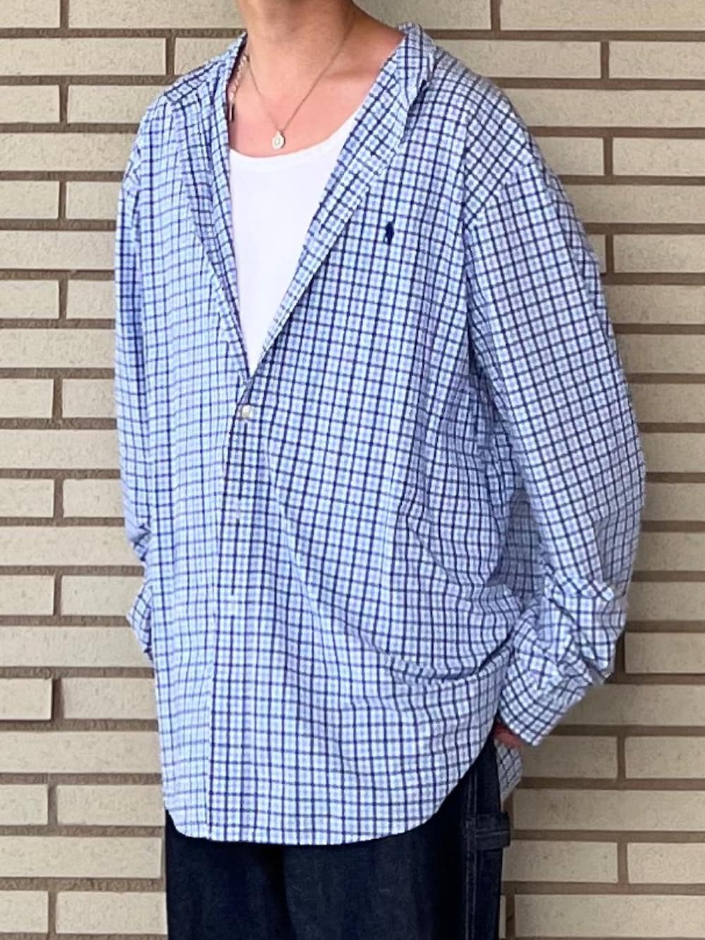 「EDWIN、edwinjapan、エドウィン、ポリスネックレス、POLICE」｜「POLICEの【POLICE】ポリス ＜piccolo collection＞ TOKEN ネックレス（ネックレス、シルバー系）」を使った、 松波 侑亮さん（メンズ・164cm）の秋コーディネートの3枚目の写真