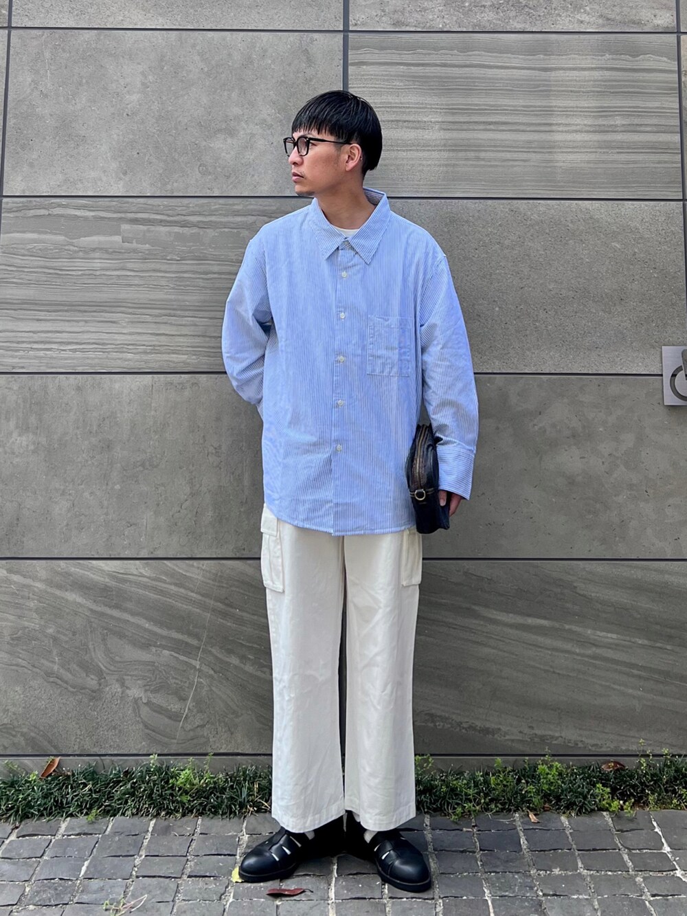 「USポロ、edwin、edwinjapan、ストライプ、ストライプシャツ、シャツスタイル、ショルダーバッグ」|「U.S. POLO ASSN.の【U.S. POLO ASSN.】 ユーエスポロアッスン デニムウォッシュ クロスボディショルダーバッグ USPA-2645(ショルダーバッグ、ブルー系)」を使った、 松波 侑亮さん(メンズ・164cm)の春コーディネートの2枚目の写真