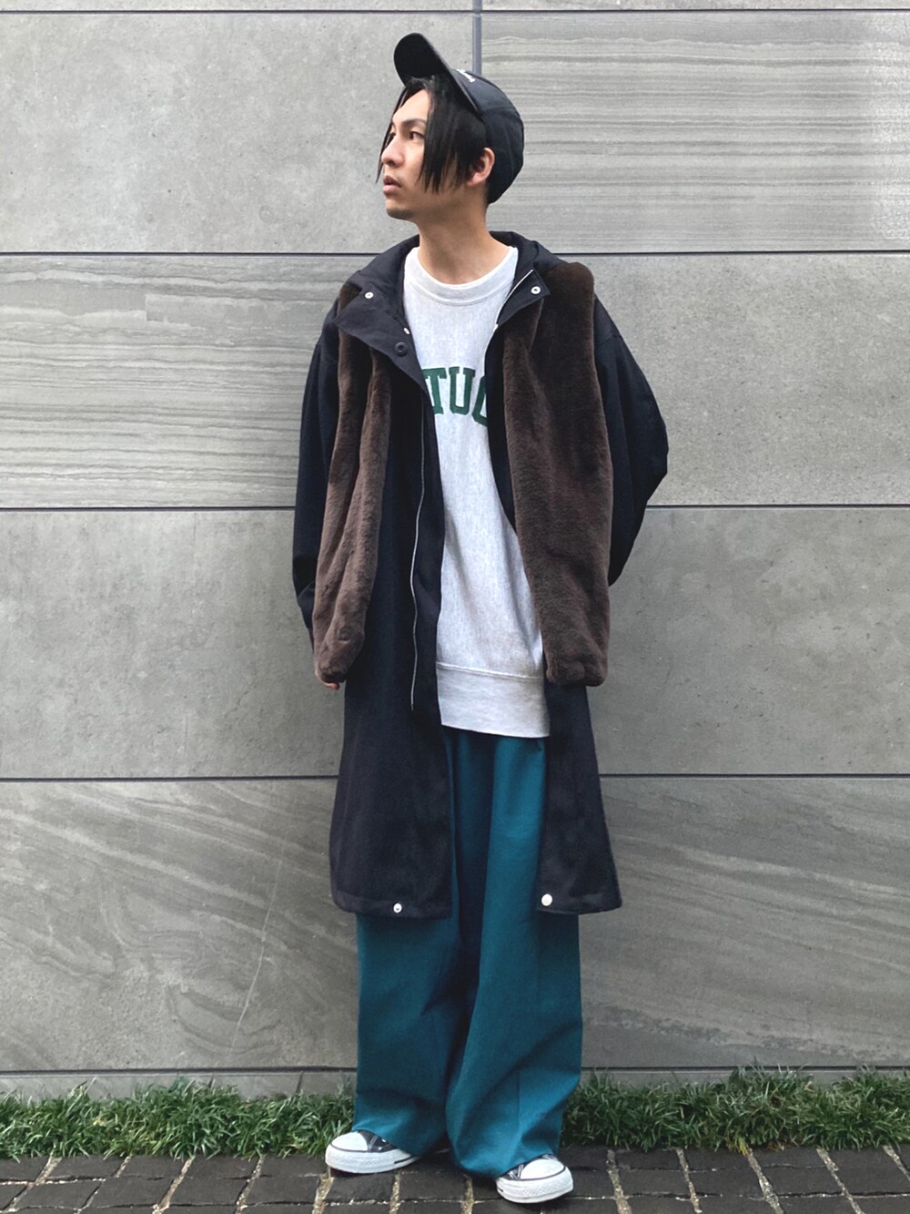 「休日コーデ、あったかコーデ、ビッグシルエット、フレアパンツ、プチプラ、ロングコート、シンプルコーデ、マイベストコーデ2021、STOP 誹謗中傷、ootd、低身長コーデ、古着、古着MIX、レイヤードスタイル、キャップ」｜「CONVERSE ALL STARのアイテム（シューズ、ブラック系）」を使った、 松波 侑亮さん（メンズ・164cm）の冬コーディネートの3枚目の写真