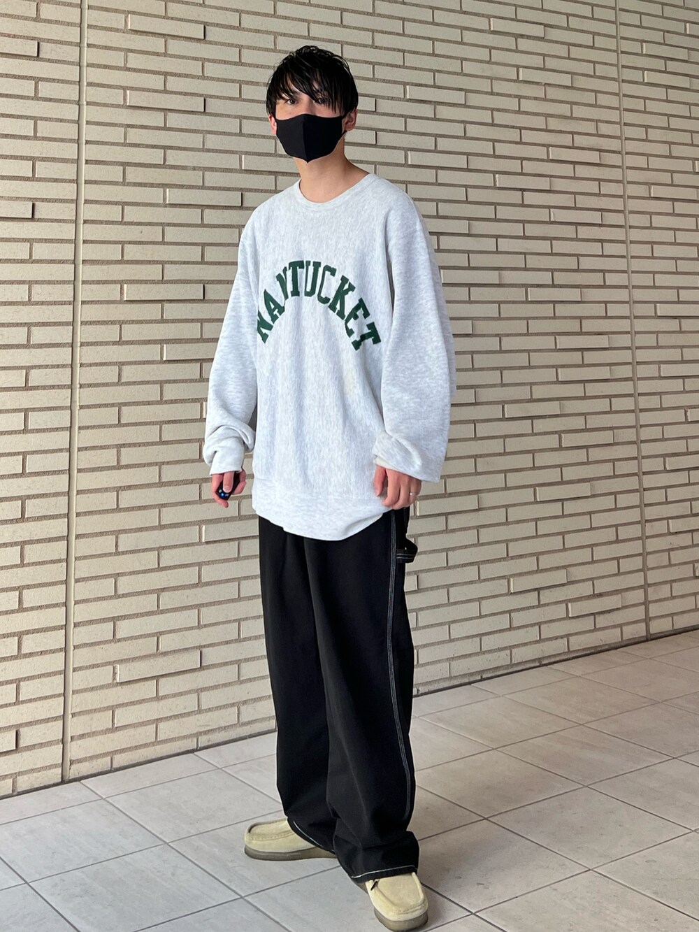 「Lee、leejapan、lee、プチプラ、古着MIX、ストリート、ビッグシルエット、スウェット、ベージュ、きれいめカジュアル、秋コーデ、デニム、低身長男子、メンズコーデ、メンズファッション」｜「Leeの【ワークパンツの新定番】Lee/リー【X-LINE】マルチカラー　ワイドカラーペインターパンツ（デニムパンツ、ブラック系）」を使った、 松波 侑亮さん（メンズ・164cm）の秋コーディネートの3枚目の写真