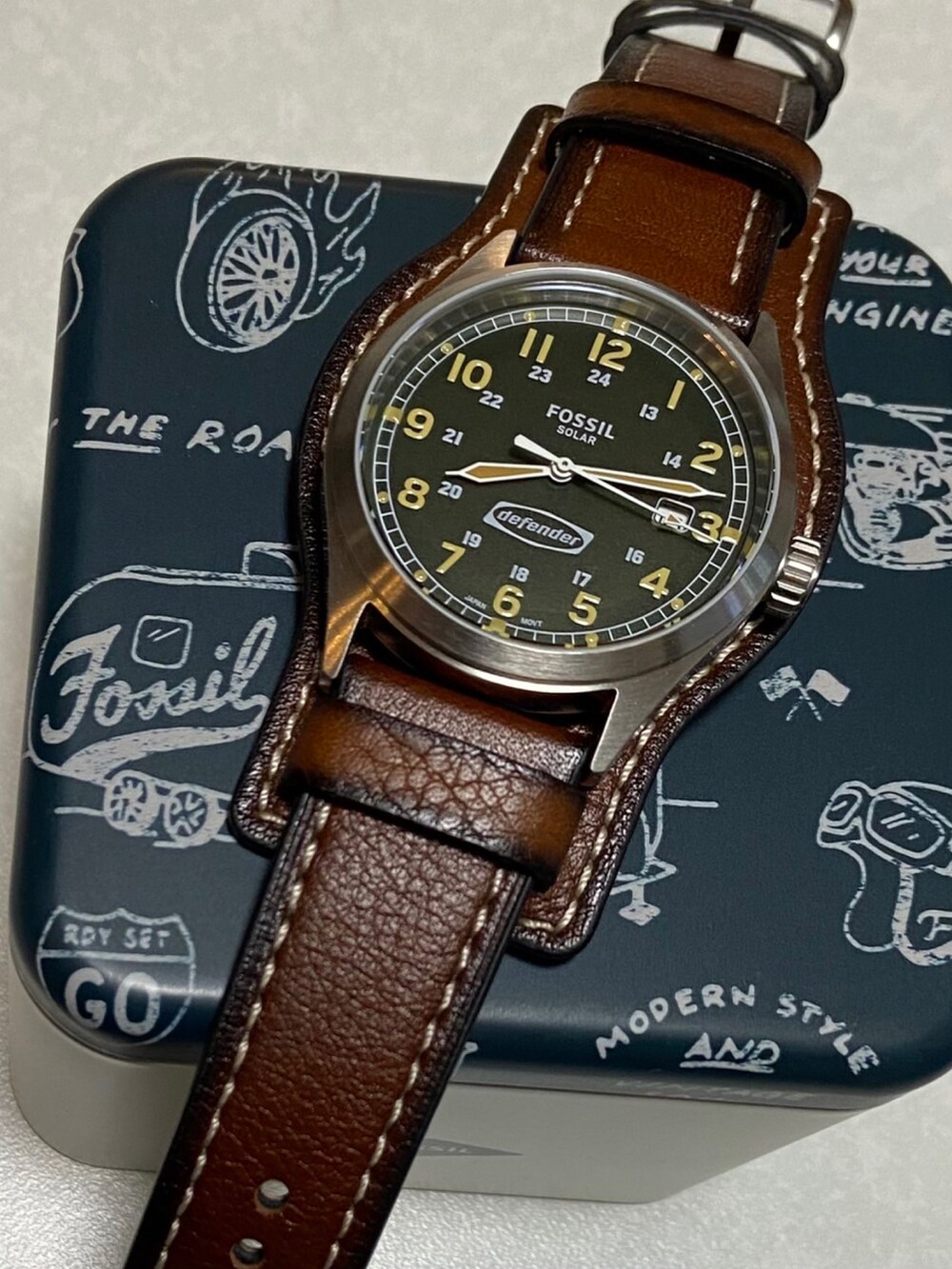 「エドウィン、フォッシル、edwinjapan、edwin、Fossil、FOSSILSTYLE、ネクタイコーデフェス2023」｜「EDWINのタックワイド フレアパンツ センタープレスパンツ スラックスパンツ 日本製（スラックス、ブラウン系）」を使った、 松波 侑亮さん（メンズ・164cm）の春コーディネートの5枚目の写真