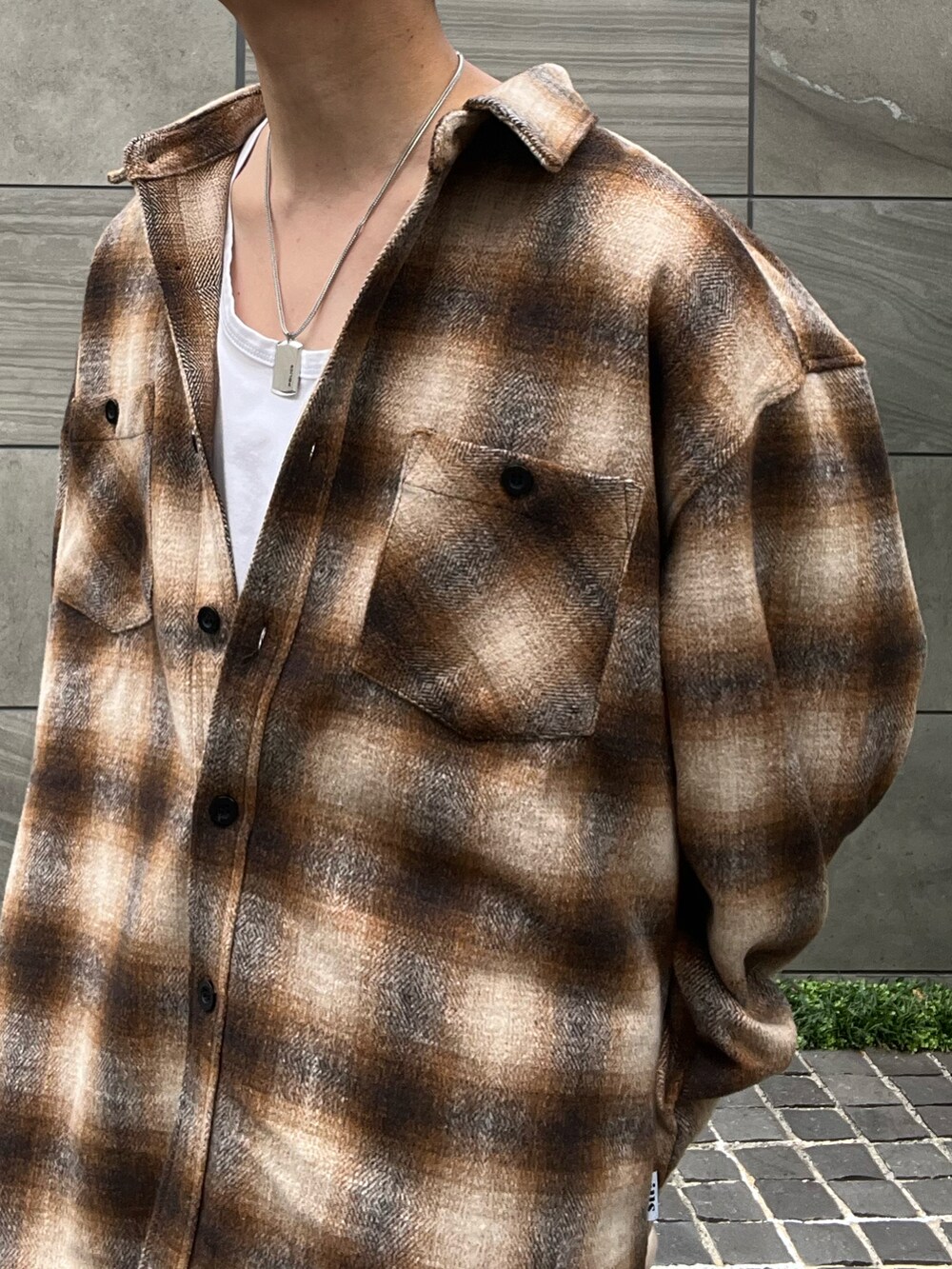 「ポリス、POLICE、ILL'S、confirm、イルズ、コンファーム」｜「ILL'Sのオンブレチェックシャツジャケット【ILL’S】（その他アウター、ブラウン系）」を使った、 松波 侑亮さん（メンズ・164cm）の秋コーディネートの2枚目の写真