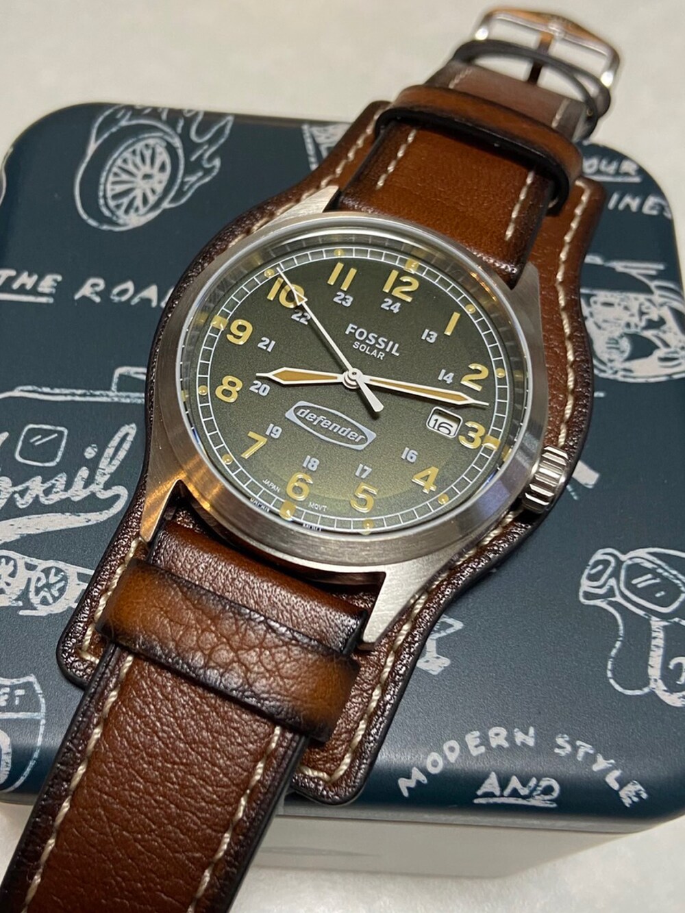 「エドウィン、フォッシル、edwinjapan、edwin、FOSSILSTYLE、Fossil」｜「EDWINのタックワイド フレアパンツ センタープレスパンツ スラックスパンツ 日本製（スラックス、ブラウン系）」を使った、 松波 侑亮さん（メンズ・164cm）の春コーディネートの3枚目の写真