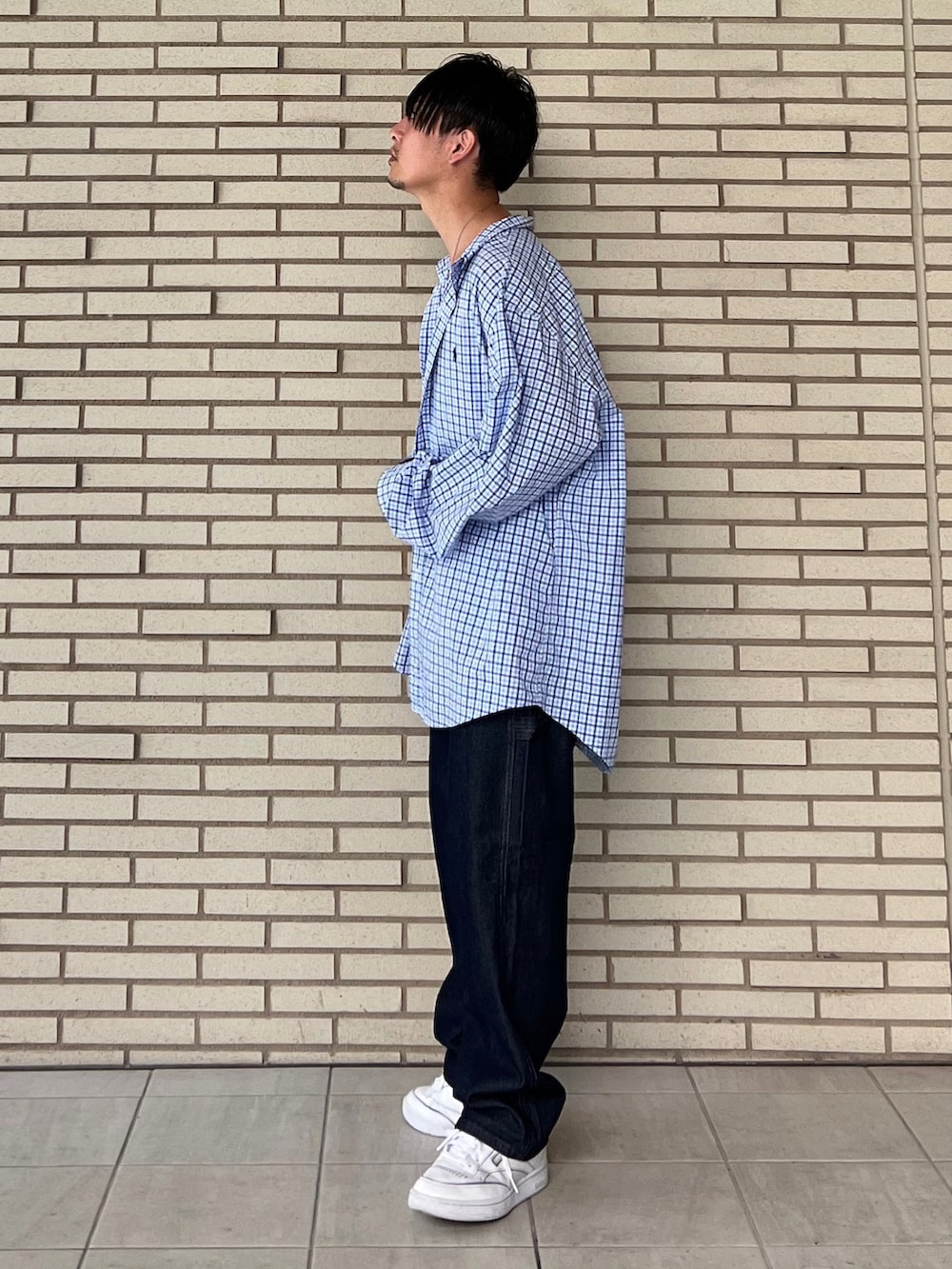 「EDWIN、edwinjapan、エドウィン、ポリスネックレス、POLICE」｜「POLICEの【POLICE】ポリス ＜piccolo collection＞ TOKEN ネックレス（ネックレス、シルバー系）」を使った、 松波 侑亮さん（メンズ・164cm）の秋コーディネートの2枚目の写真