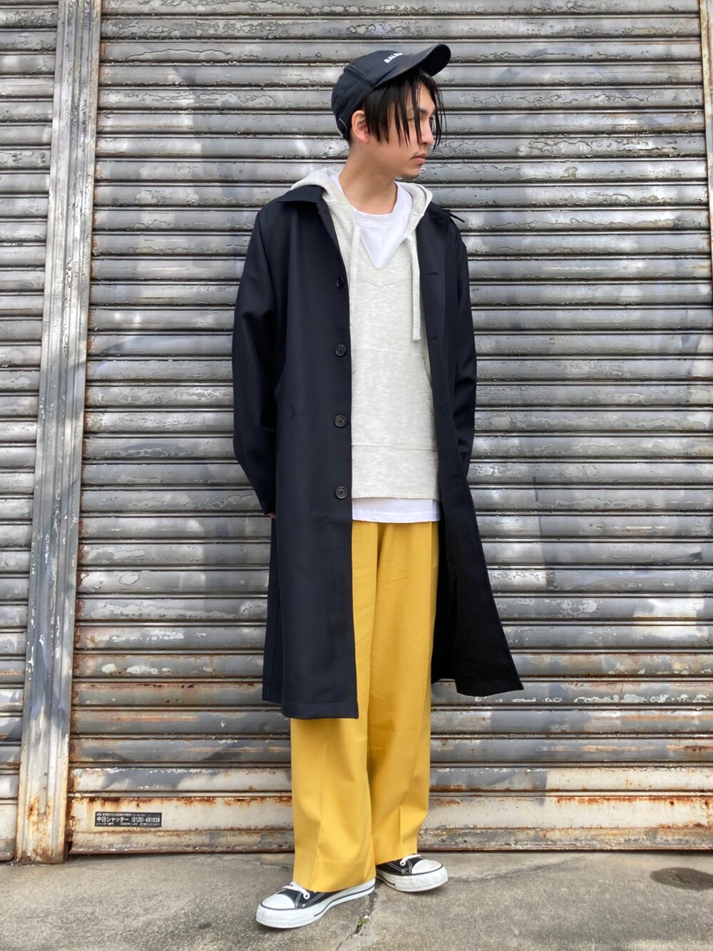 「シンプル、カラーパンツ、キャップ、ストリート、スラックス、冬コーデ、レイヤードスタイル、スニーカーコーデ、休日スタイル、きれいめカジュアル、シンプルコーデ、低身長コーデ、おしゃれさんと繋がりたい、いいね、save、フォローお願いします🤑、STOP 誹謗中傷」|「CONVERSE ALL STARのCONVERSE / ALL STAR J HI(スニーカー、ブラック系)」を使った、 松波 侑亮さん(メンズ・164cm)の秋コーディネートの2枚目の写真