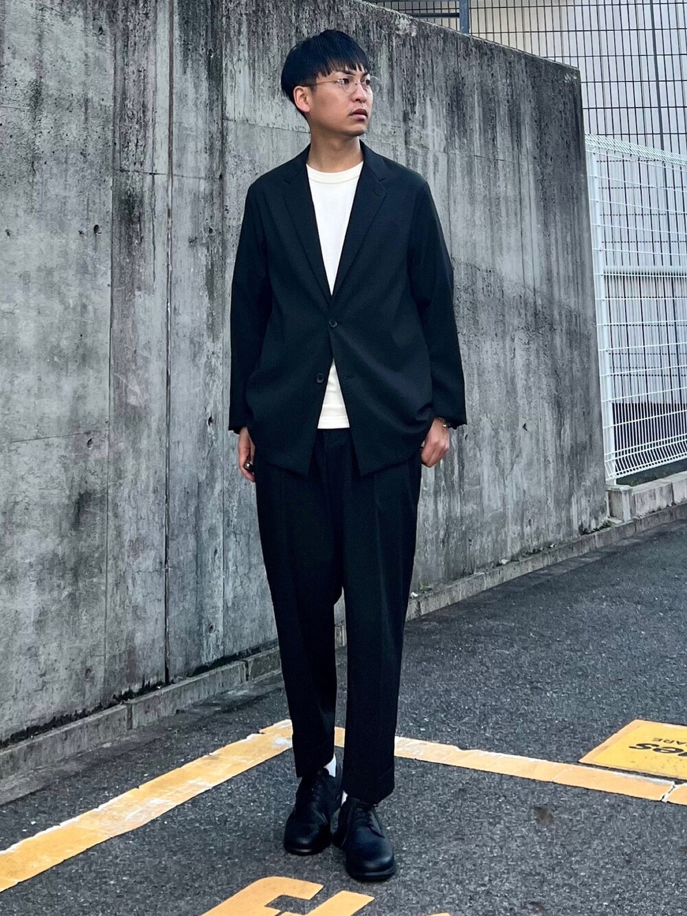 「sinobis、シノビス」｜「sinobisのアイテム（シューズ、ブラック系）」を使った、 松波 侑亮さん（メンズ・164cm）の春コーディネートの2枚目の写真