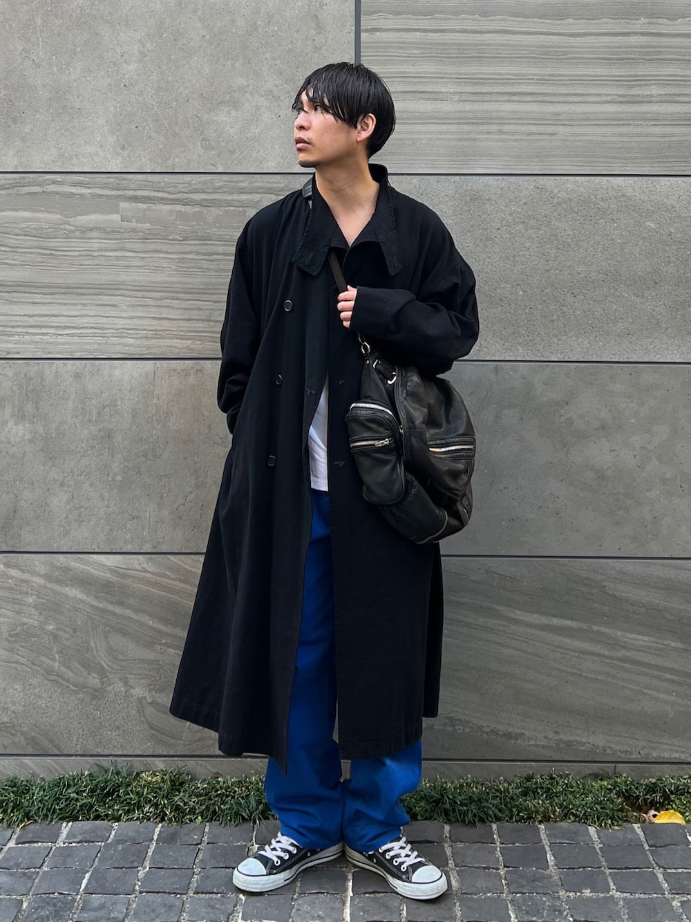「edwin、edwinjapan、エドウィン、ロングコート、冬コーデ」|「EDWINのWEB限定【ユニセックス】EDWIN STEPMARK ワイドペインターパンツ(デニムパンツ、ブルー系)」を使った、 松波 侑亮さん(メンズ・164cm)の冬コーディネートの2枚目の写真