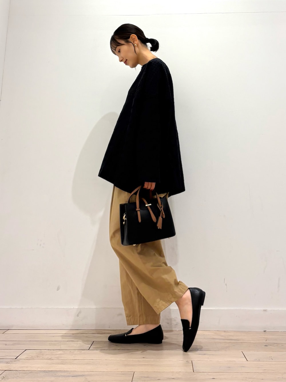 「かぐれ、かぐれコーデ、かぐれトップス、かぐれパンツ、ママ、ママコーデ、ママファッション、ママコーディネート、ママの体型カバー、アーバンリサーチドアーズ、洒落見えワイドパンツコーデ」｜「かぐれのコットンクロップドパンツ（その他パンツ、ベージュ系）」を使った、amiさん（骨格ストレート・レディース・160cm）の夏コーディネートの3枚目の写真