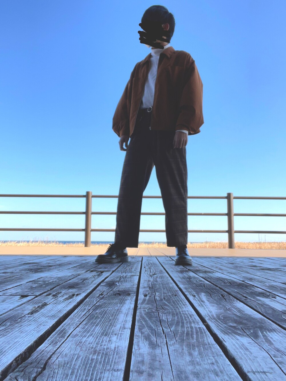 「休日スタイル、カジュアル、ワイドパンツ、チェック、ブラウン、革靴」｜「ADRERの【ADRER】choco check wide pants（その他パンツ、ブラウン系）」を使った、ヒルネムさん（メンズ・172cm）の冬コーディネートの2枚目の写真