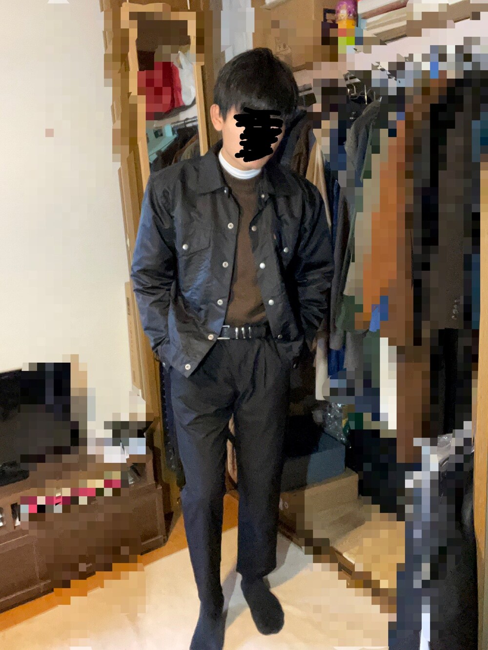 「シンプル、大人コーデ、大人カジュアル、ブラック、スラックス」｜「THE SHOP TK のアイテム（ニット/セーター、ブラウン系）」を使った、ヒルネムさん（メンズ・172cm）の冬コーディネートの3枚目の写真