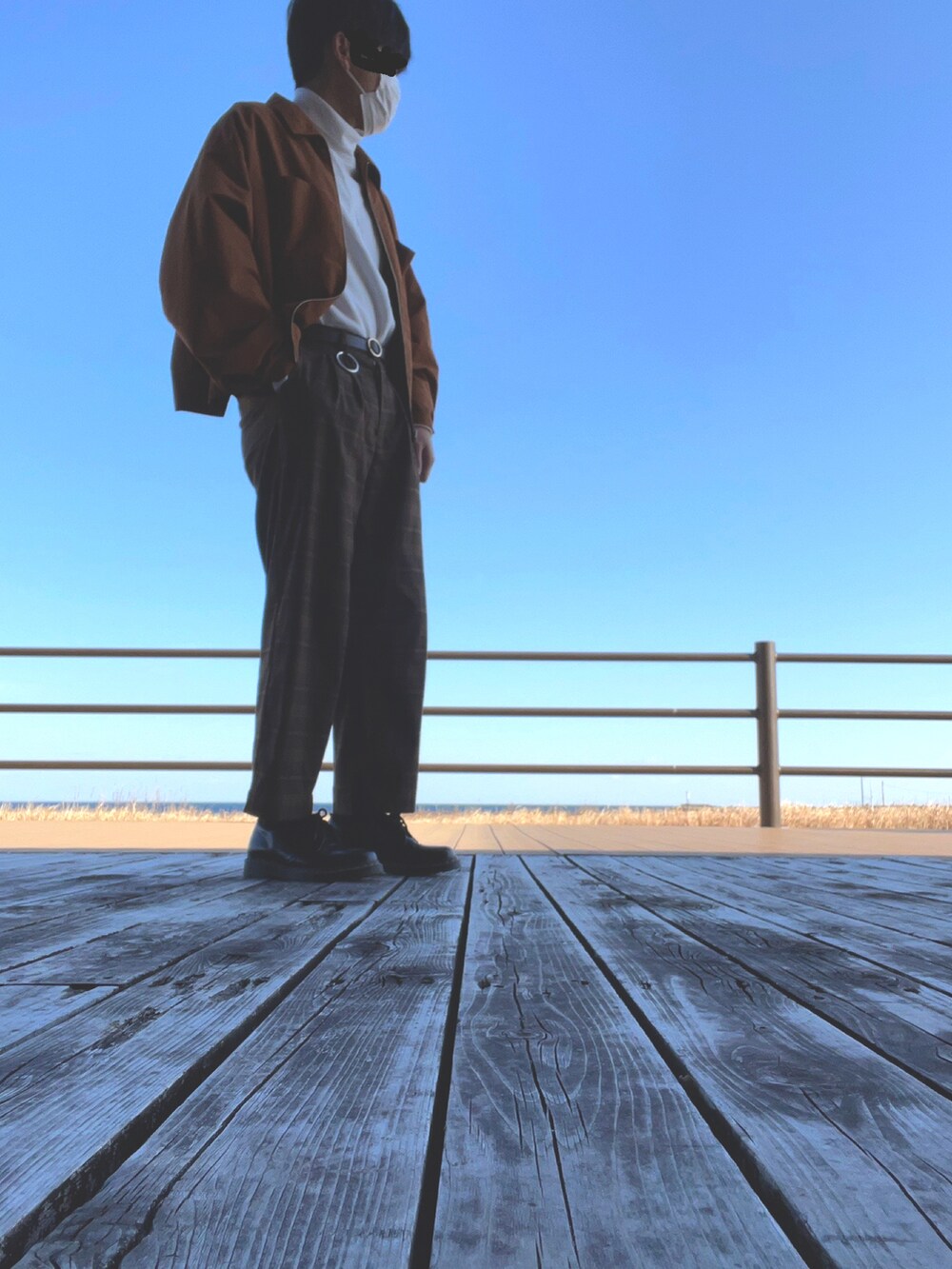「休日スタイル、カジュアル、ワイドパンツ、チェック、ブラウン、革靴」｜「ADRERの【ADRER】choco check wide pants（その他パンツ、ブラウン系）」を使った、ヒルネムさん（メンズ・172cm）の冬コーディネートの3枚目の写真