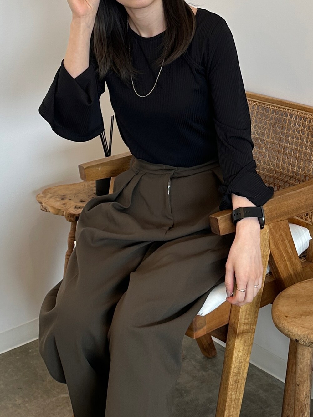「select MOCAのアメスリレイヤードライクフレアスリーブトップス（Tシャツ/カットソー、ブラック系）」を使った、chipipi07さん（レディース・155cm）の冬コーディネートの2枚目の写真