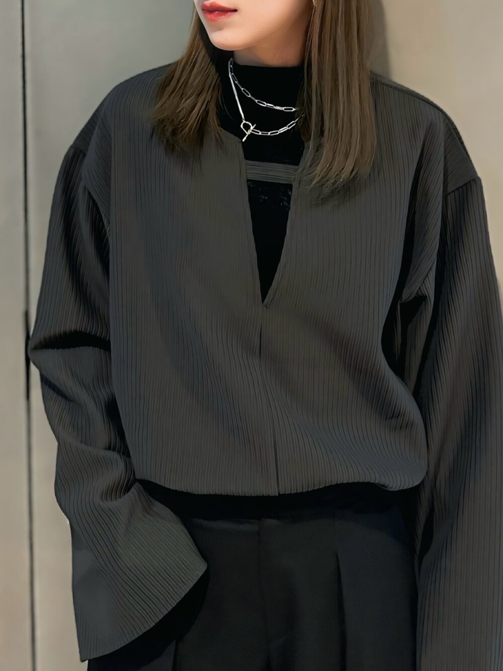「select MOCAのキーネックリップルワイドスリーブトップス（Tシャツ/カットソー、グレー系）」を使った、chipipi07さん（レディース・155cm）の冬コーディネートの3枚目の写真