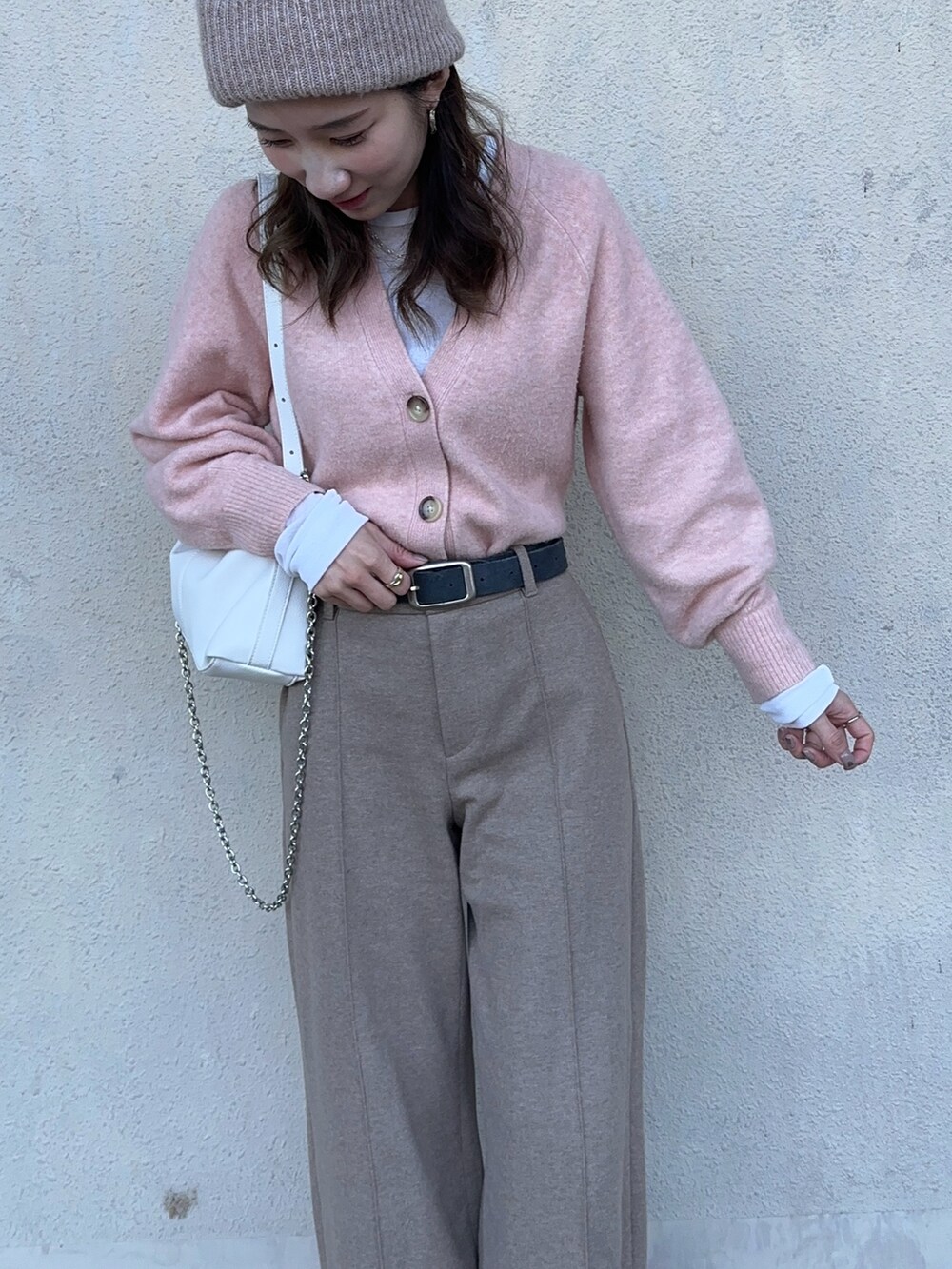 「ZARAのアイテム（ニットキャップ/ビーニー、ブラウン系）」を使った、chipipi07さん（レディース・155cm）の冬コーディネートの3枚目の写真