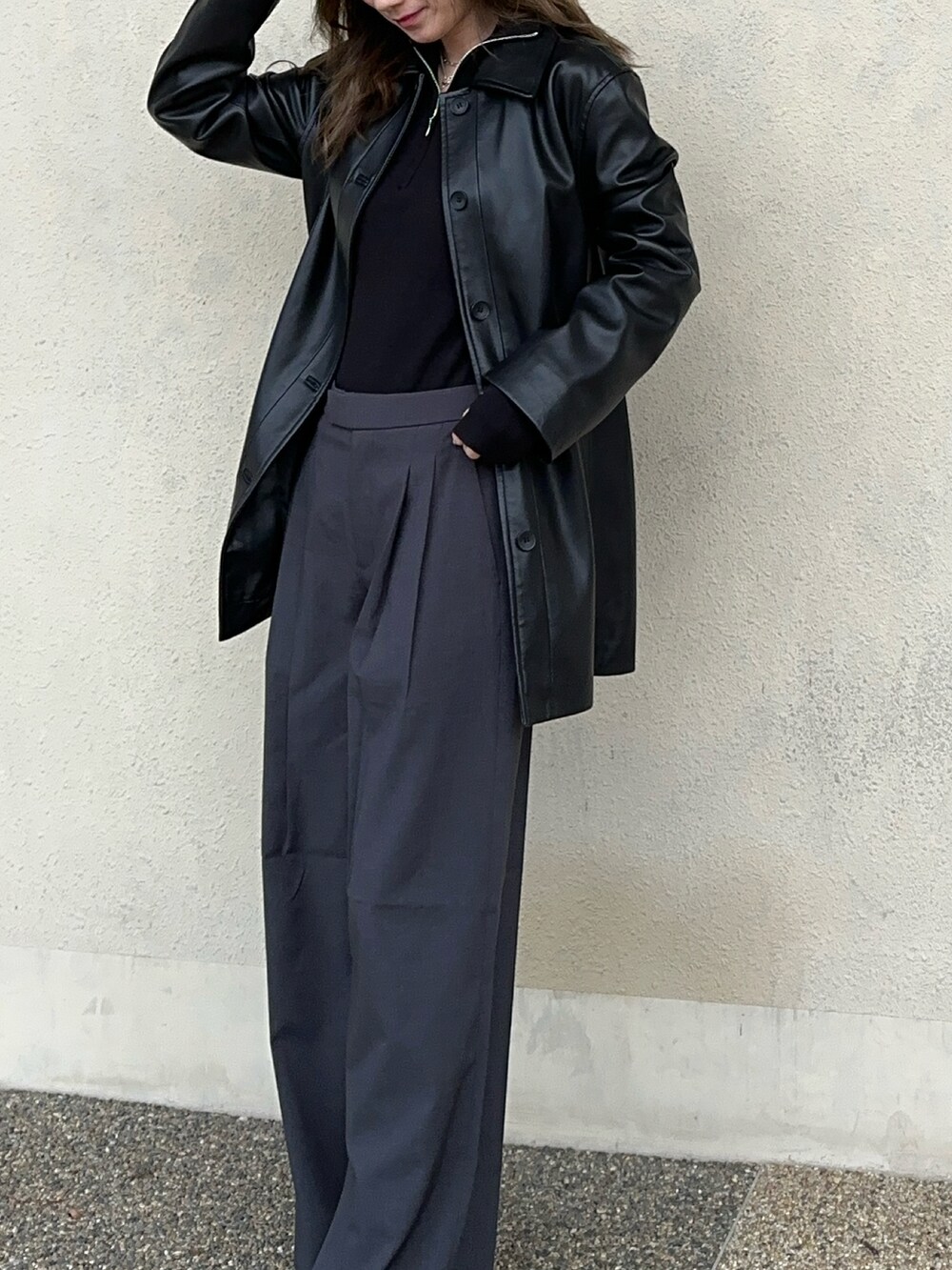 「ジャケット、ブラックコーデ、春コーデ、レザージャケット」｜「TODAYFULのEcoleather Soutiencollar Jacket（テーラードジャケット、ブラック系）」を使った、chipipi07さん（レディース・155cm）の春コーディネートの2枚目の写真