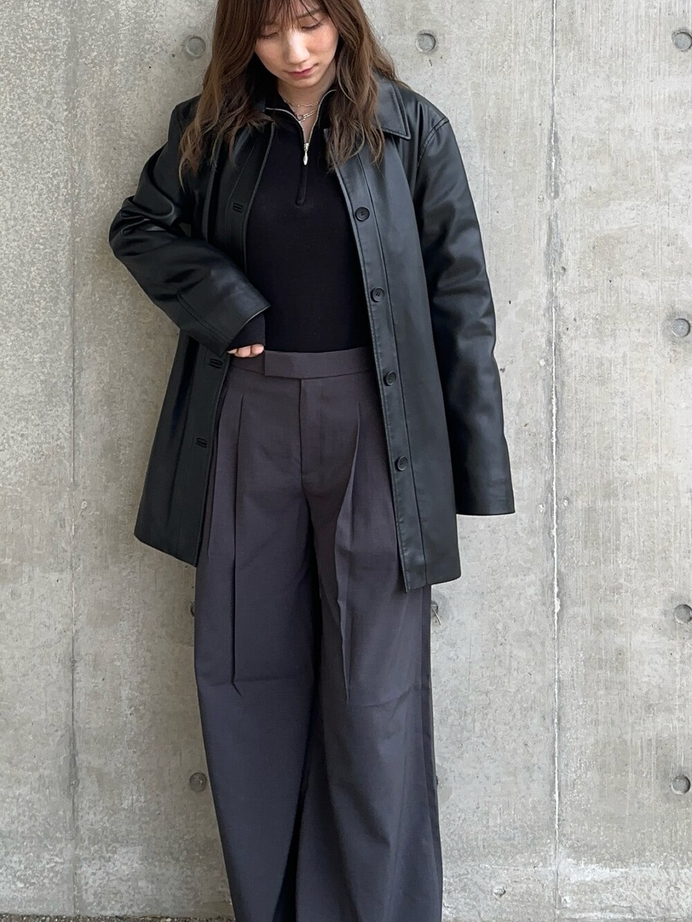 「ジャケット、ブラックコーデ、春コーデ、レザージャケット」｜「TODAYFULのEcoleather Soutiencollar Jacket（テーラードジャケット、ブラック系）」を使った、chipipi07さん（レディース・155cm）の春コーディネートの3枚目の写真