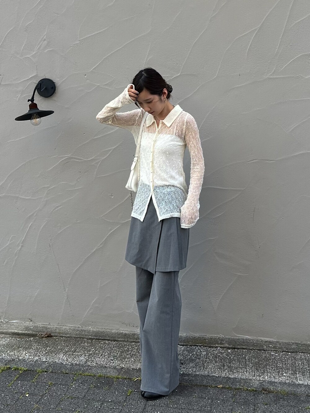 「hellamのアイテム（シャツ/ブラウス、ホワイト系）」を使った、chipipi07さん（レディース・155cm）の夏コーディネートの3枚目の写真