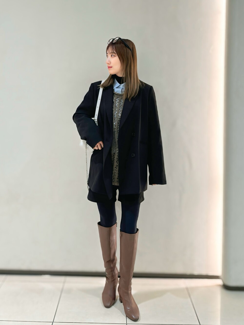 「ロングブーツ、春コーデ、ブラウンコーデ」｜「EMMA LIMBERのDouble Breasted Jacket（ダブルブレストジャケット）（テーラードジャケット、ブラック系）」を使った、chipipi07さん（レディース・155cm）の冬コーディネートの2枚目の写真