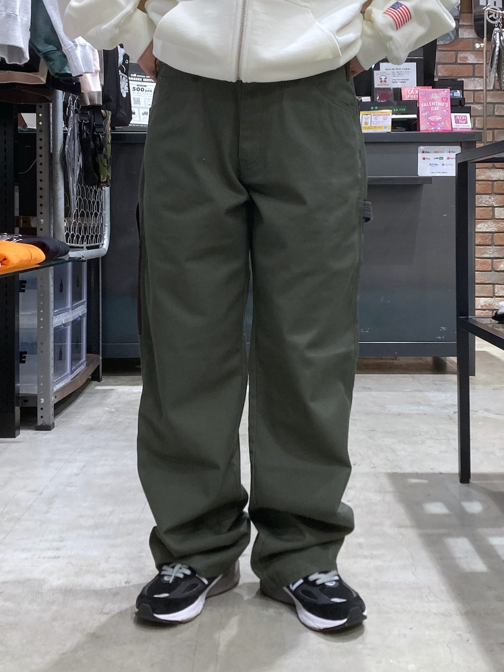「キレイめカジュアル、休日スタイル、XLARGE、ディッキーズ(Dickies)、Dickies、いいね、save、フォローお願いします🤑、ストリート、低身長、低身長コーデ、低身長女子」｜「XLARGEのLINE ZIP UP HOODED SWEATSHIRT（パーカー、ホワイト系）」を使った、沼田亜樹さん（レディース・156cm）の冬コーディネートの5枚目の写真