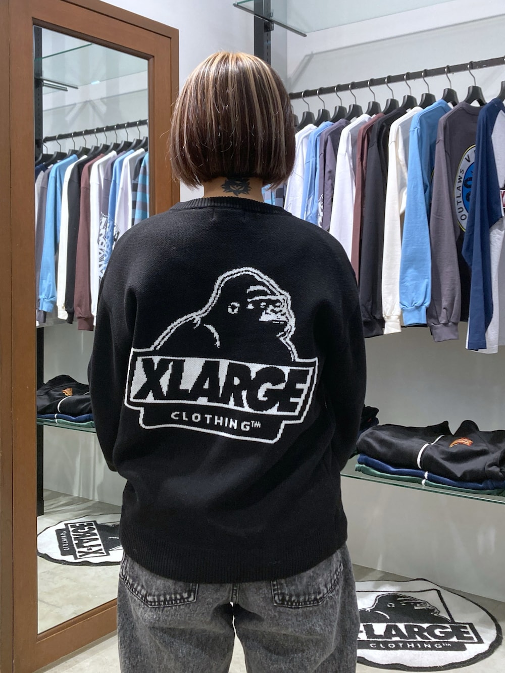 「オトナカジュアル、いいね、save、フォローお願いします🤑、XLARGE、ストリート、ストリートコーデ、低身長、低身長コーデ、低身長女子」｜「XLARGEのSLANTED OG CREWNECK KNIT TOP（ニット/セーター、ブラック系）」を使った、沼田亜樹さん（レディース・156cm）の秋コーディネートの2枚目の写真