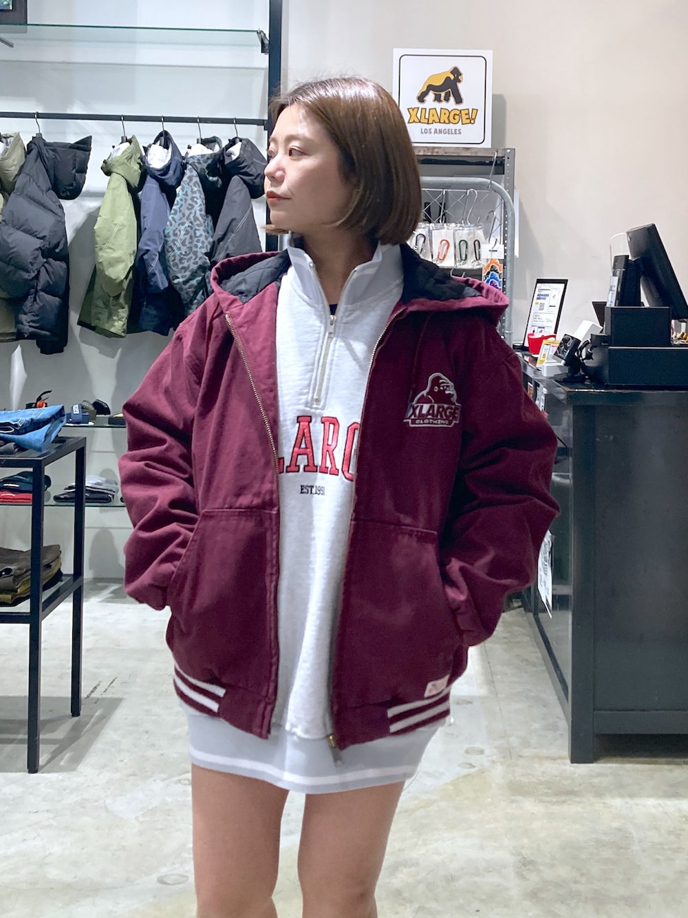 「シンプルコーデ、春カラー、今日のコーデ、カジュアルコーデ、XLARGE、ストリート、低身長、低身長コーデ」｜「XLARGEのOLD OG HOODED WORK JACKET（ブルゾン、レッド系）」を使った、沼田亜樹さん（レディース・156cm）の冬コーディネートの3枚目の写真