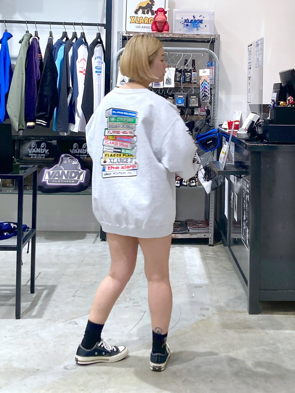 「XLARGE、xlarge、xlarge＿snap、ストリート、ストリート女子、低身長、低身長コーデ、スウェット、春コーデ」｜「XLARGEのアイテム（ベスト、ブラック系）」を使った、沼田亜樹さん（レディース・156cm）の春コーディネートの4枚目の写真