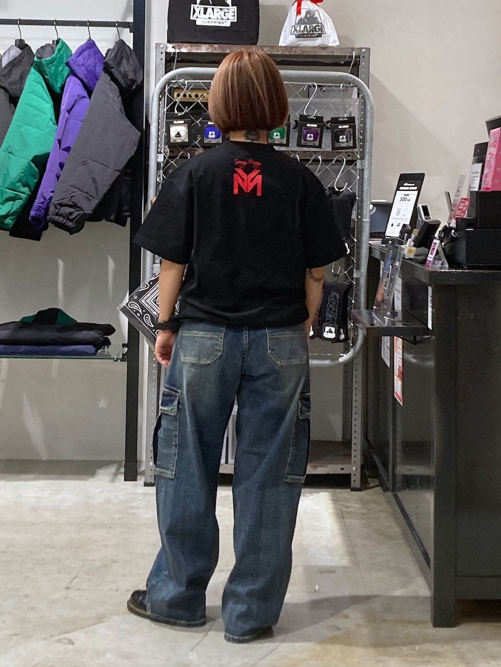 「シンプル、休日スタイル、XLARGE、いいね、save、フォローお願いします🤑、ストリート、低身長、低身長コーデ、低身長女子」｜「XLARGEのXLARGE×LIL WAYNE S/S TEE（Tシャツ/カットソー、ブラック系）」を使った、沼田亜樹さん（レディース・156cm）の冬コーディネートの2枚目の写真