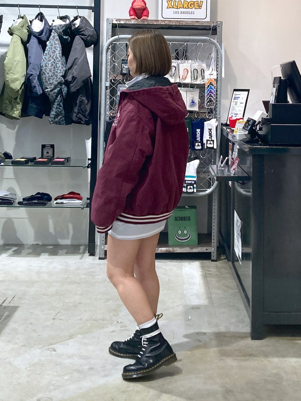 「シンプルコーデ、春カラー、今日のコーデ、カジュアルコーデ、XLARGE、ストリート、低身長、低身長コーデ」｜「XLARGEのOLD OG HOODED WORK JACKET（ブルゾン、レッド系）」を使った、沼田亜樹さん（レディース・156cm）の冬コーディネートの2枚目の写真