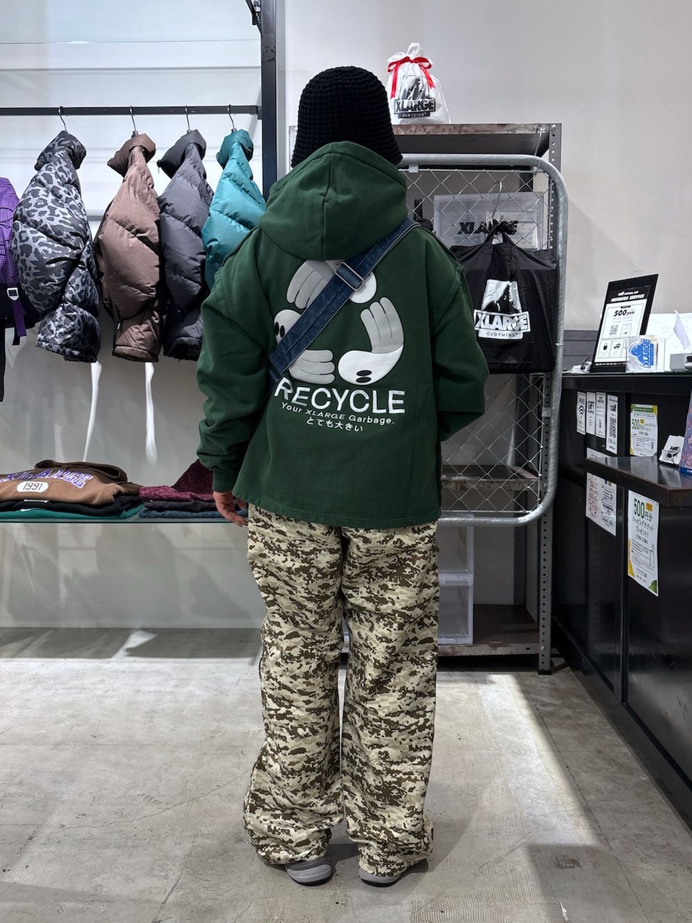 「今日のコーデ、春色、春服コーデ、いいね、save、フォローお願いします🤑、おでかけコーデ、XLARGE、ストリート、低身長、低身長コーデ」｜「XLARGEのWAFFLE HAT（ハット、ブラック系）」を使った、沼田亜樹さん（レディース・156cm）の春コーディネートの2枚目の写真