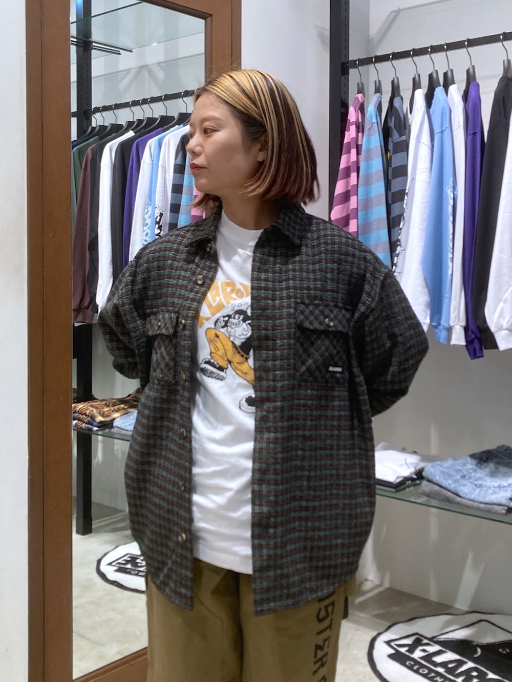 「カジュアルコーデ、150cm台コーデ、おしゃれさんと繋がりたい、XLARGE、ストリート、低身長コーデ、いいね、save、フォローお願いします🤑」｜「XLARGEのVELOUR TRACK JACKET（ブルゾン、グリーン系）」を使った、沼田亜樹さん（レディース・156cm）の秋コーディネートの4枚目の写真
