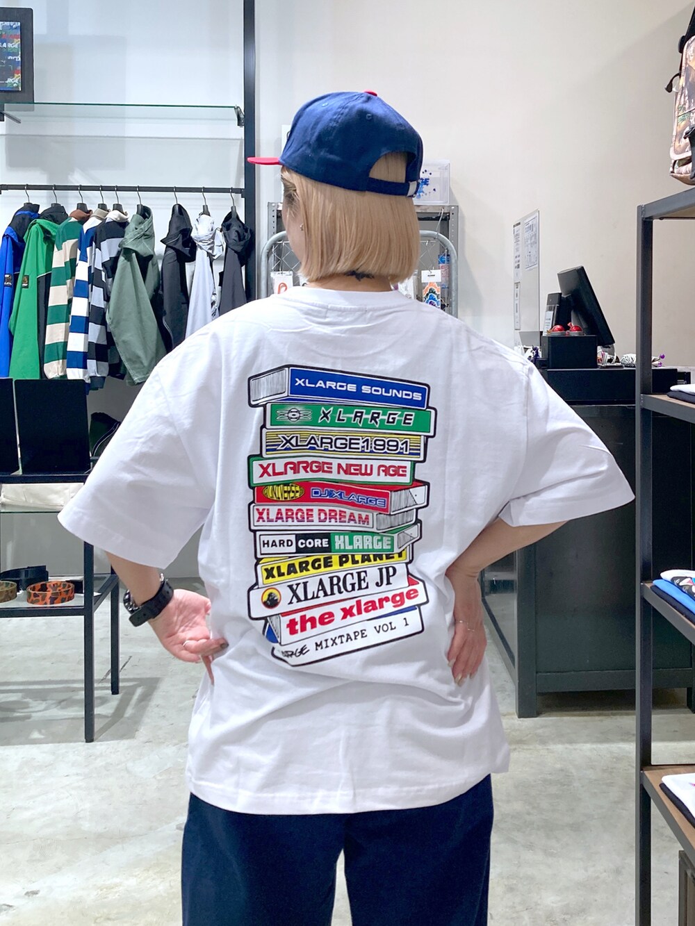 「オトナカジュアル、XLARGE、エクストララージ、ストリート、いいね、save、フォローお願いします🤑、低身長コーデ、バックプリント」｜「XLARGEのSLANTED OG 2TONE 6PANEL CAP（キャップ、ブルー系）」を使った、沼田亜樹さん（レディース・156cm）の春コーディネートの3枚目の写真