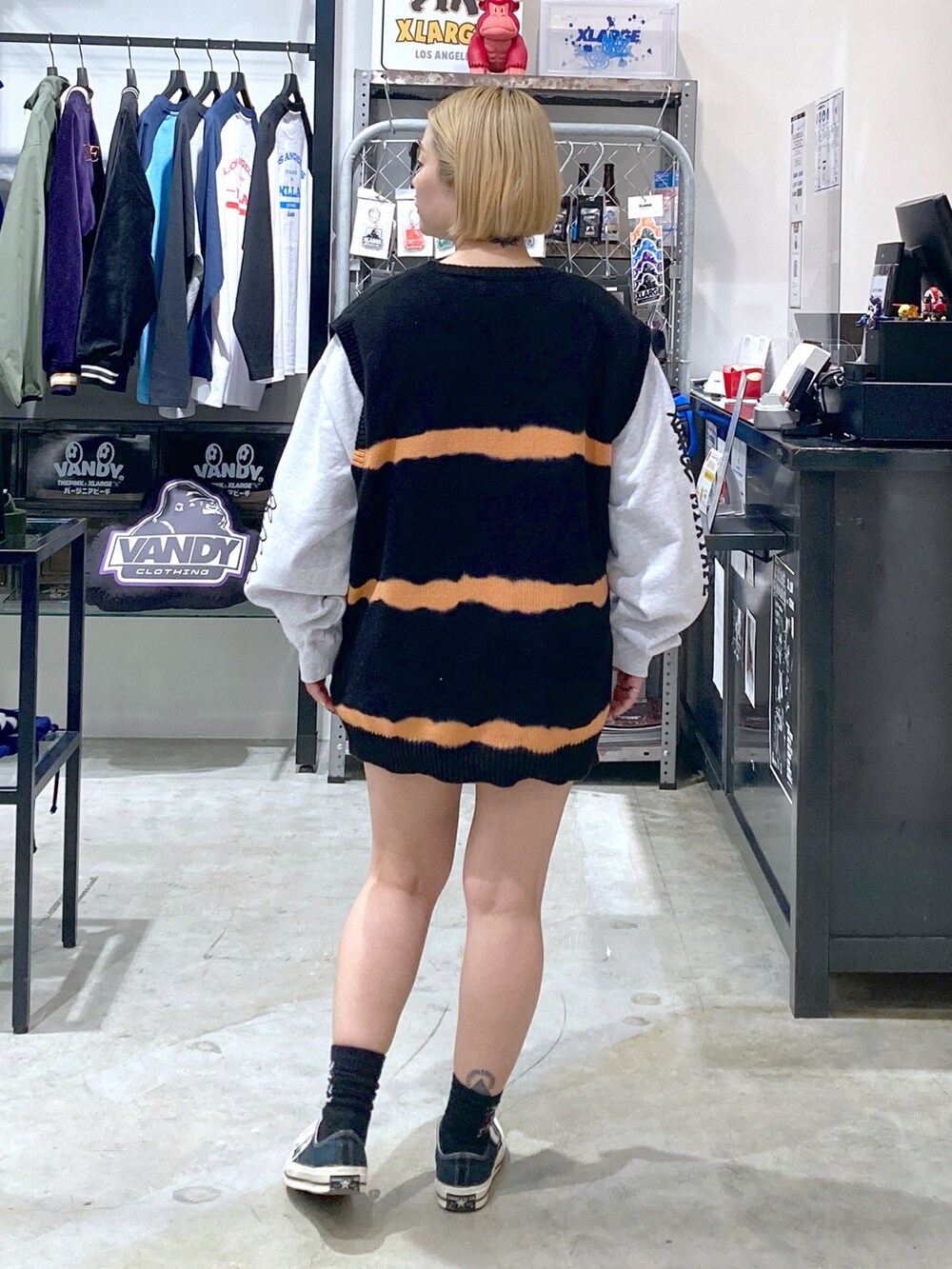 「XLARGE、xlarge、xlarge＿snap、ストリート、ストリート女子、低身長、低身長コーデ、スウェット、春コーデ」｜「XLARGEのアイテム（ベスト、ブラック系）」を使った、沼田亜樹さん（レディース・156cm）の春コーディネートの2枚目の写真
