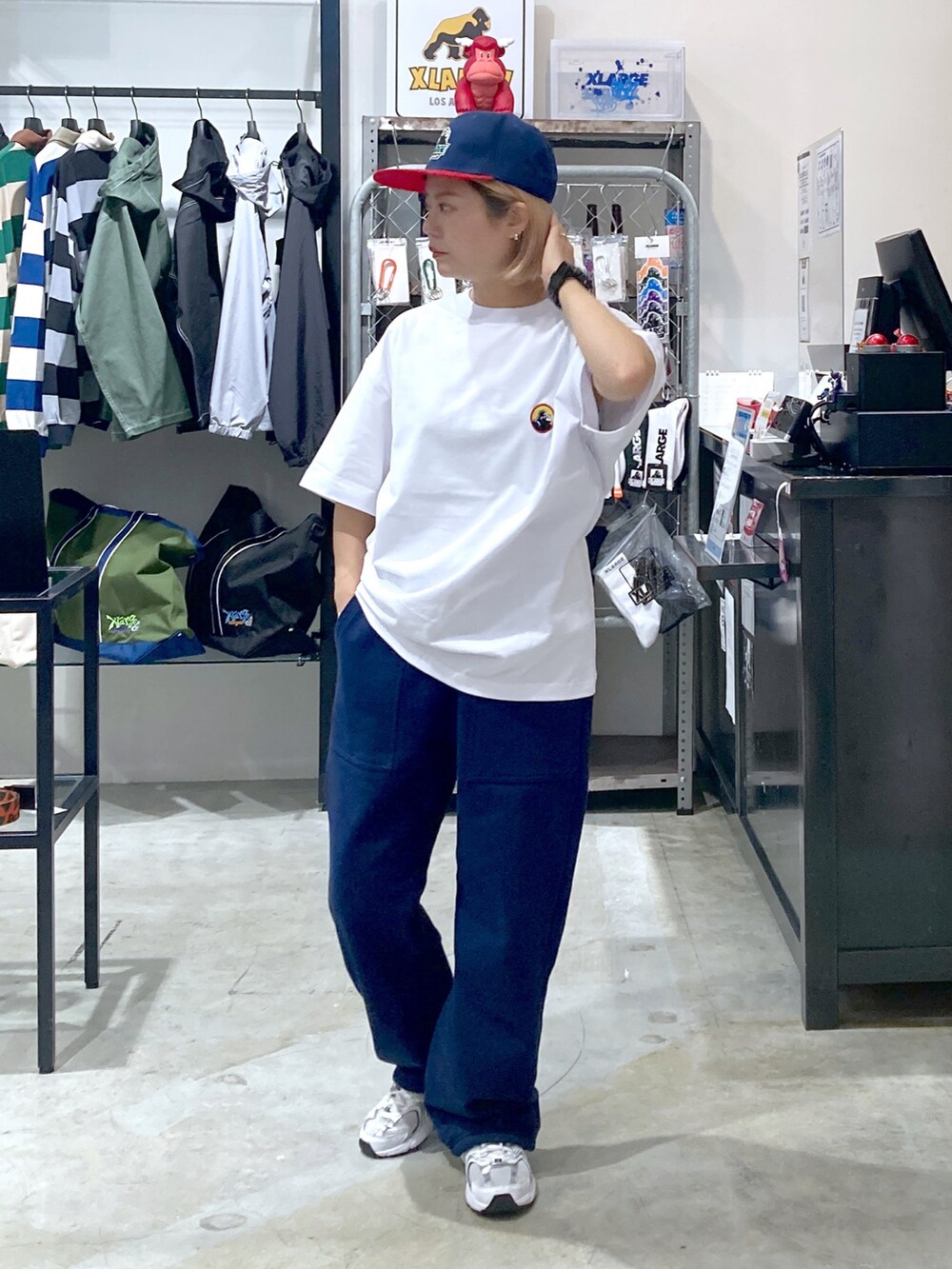 「オトナカジュアル、XLARGE、エクストララージ、ストリート、いいね、save、フォローお願いします🤑、低身長コーデ、バックプリント」｜「XLARGEのSLANTED OG 2TONE 6PANEL CAP（キャップ、ブルー系）」を使った、沼田亜樹さん（レディース・156cm）の春コーディネートの2枚目の写真