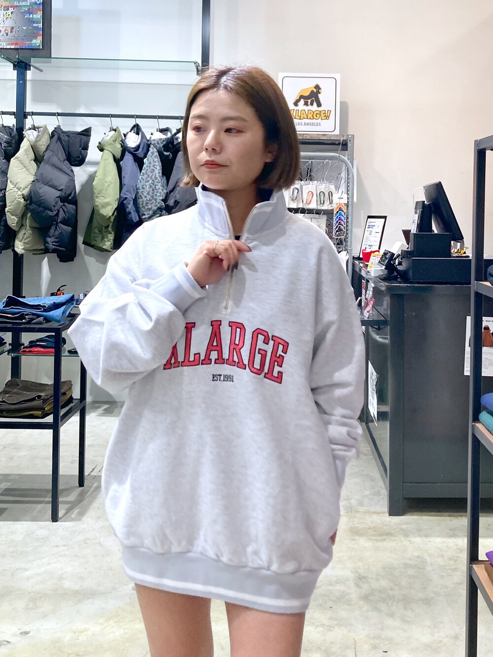 「シンプルコーデ、春カラー、今日のコーデ、カジュアルコーデ、XLARGE、ストリート、低身長、低身長コーデ」｜「XLARGEのOLD OG HOODED WORK JACKET（ブルゾン、レッド系）」を使った、沼田亜樹さん（レディース・156cm）の冬コーディネートの4枚目の写真