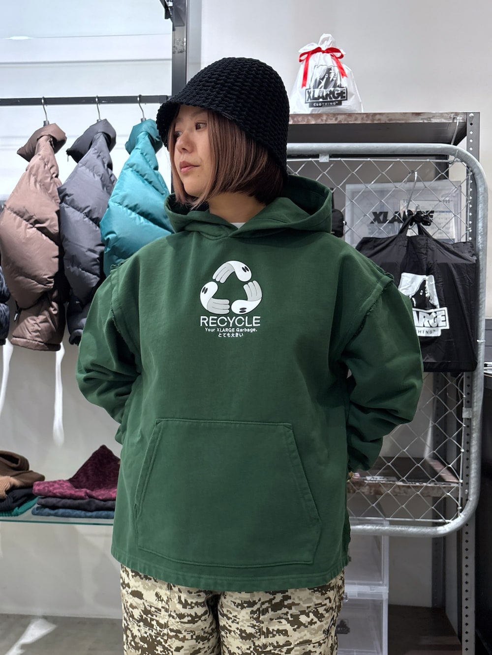 「今日のコーデ、春色、春服コーデ、いいね、save、フォローお願いします🤑、おでかけコーデ、XLARGE、ストリート、低身長、低身長コーデ」｜「XLARGEのWAFFLE HAT（ハット、ブラック系）」を使った、沼田亜樹さん（レディース・156cm）の春コーディネートの4枚目の写真