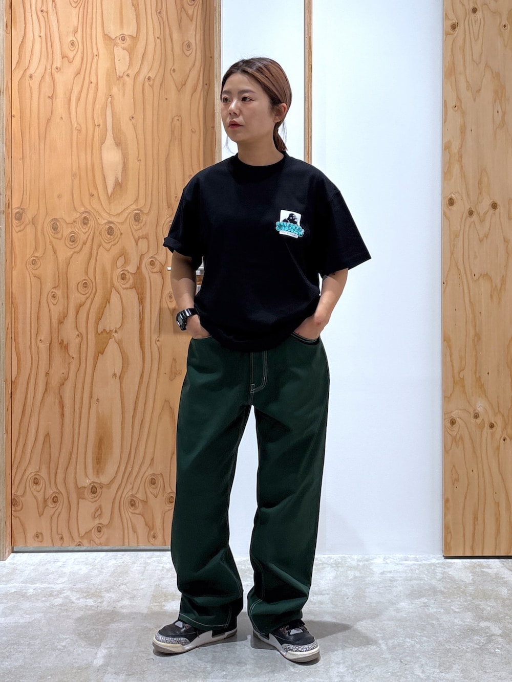 「Tシャツ/カットソー、XLARGE、いいね、save、フォローお願いします🤑、ストリート、ラクチンコーデ、低身長、低身長コーデ、低身長女子」｜「XLARGEのGRAFFITI OG S/S TEE（Tシャツ/カットソー、ブラック系）」を使った、沼田亜樹さん（レディース・156cm）の春コーディネートの2枚目の写真