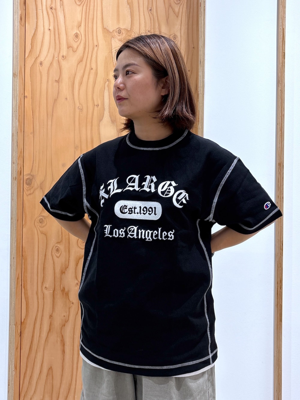 「レイヤードスタイル、最近のいい感じコーデ、XLARGE、ストリート、ストリートコーデ、いいね、save、フォローお願いします🤑、低身長、低身長コーデ、低身長女子」｜「XLARGEのOG S/S SHIRT（シャツ/ブラウス、グレー系）」を使った、沼田亜樹さん（レディース・156cm）の春コーディネートの5枚目の写真