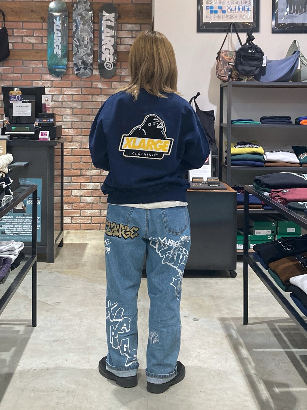 「冬アウター、いいね、save、フォローお願いします🤑、低身長、低身長コーデ、ストリート、XLARGE」｜「XLARGEのOG LOGO VARSITY JACKET（スタジャン、ブラウン系）」を使った、沼田亜樹さん（レディース・156cm）の冬コーディネートの3枚目の写真